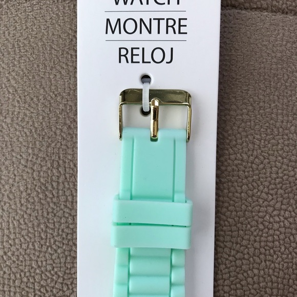 ♓️🅿️ Watch for women or girls - Picture 3 of 5